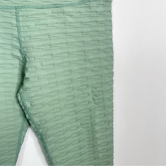 Lola Getts Hi-Rise Capri Link Pattern in Moss, Large - Picture 5 of 7